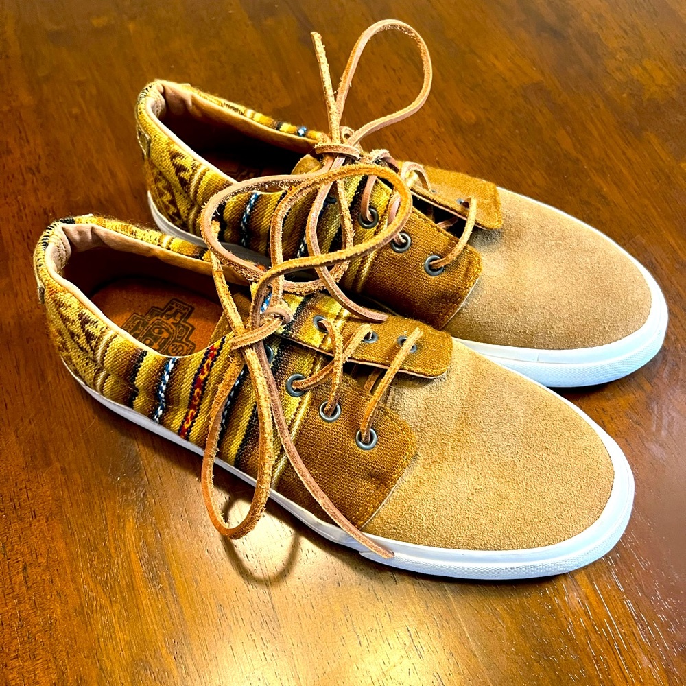 Mipacha shoe size 40 size 9 leather/Aztec